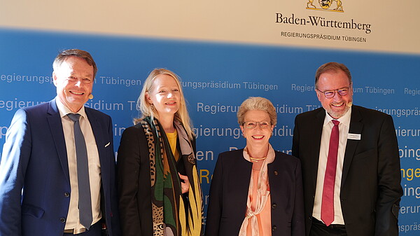 Regierungspräsident Klaus Tappeser, Umweltministerin Thekla Walker, Staatsrätin Barbara Bosch und Landrat Joachim Walter