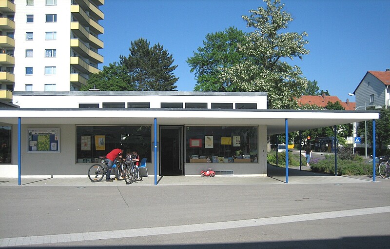 Stadtteilbibliothek Eselsberg,  im Jahr 1965 als erste Zweigstelle der Stadtbibliothek Ulm gegründet