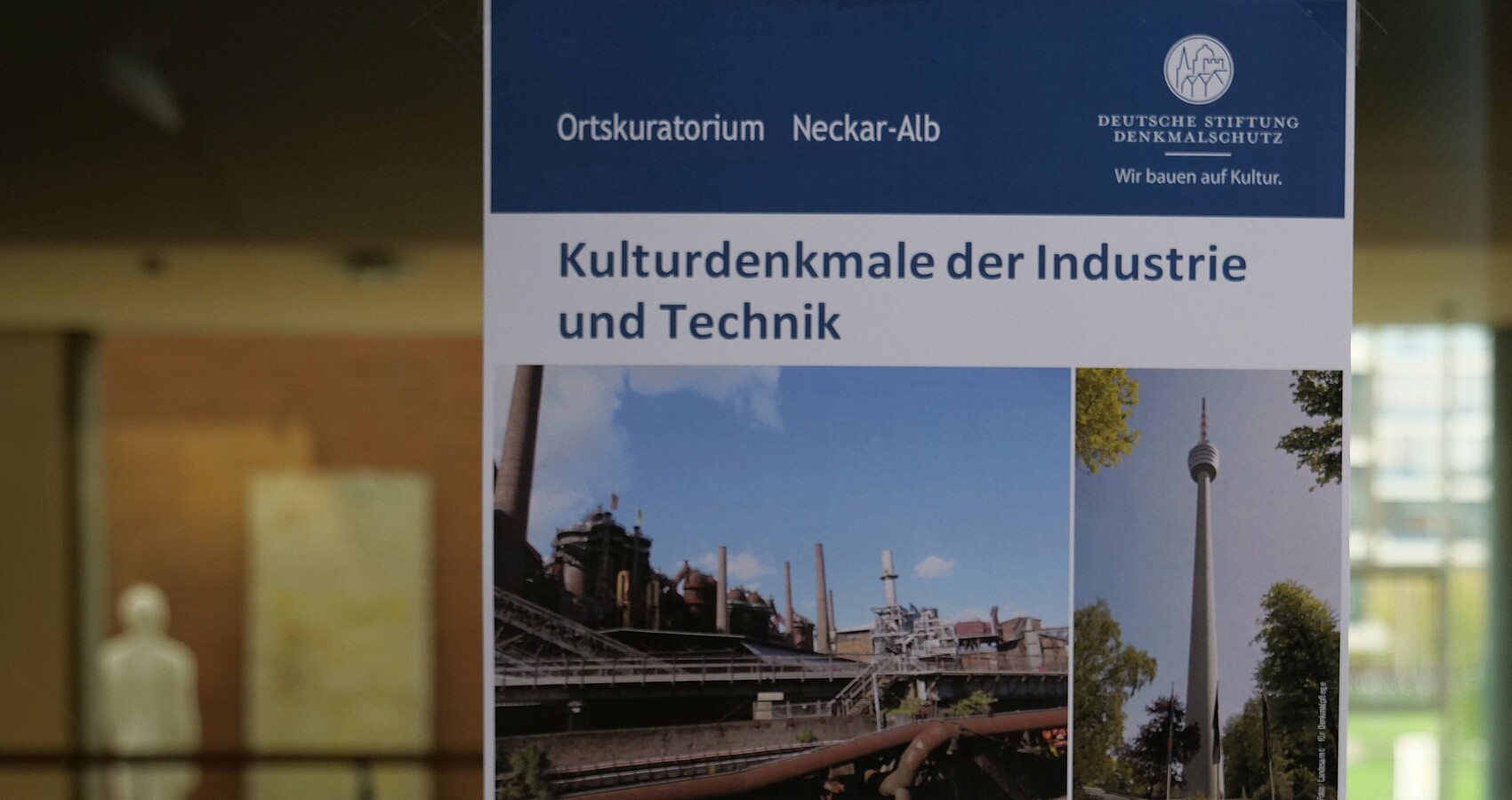 Foto von dem im Foyer des RP Tübingens aufgehängten Plakat Kulturdenkmäler der Industrie und Technik