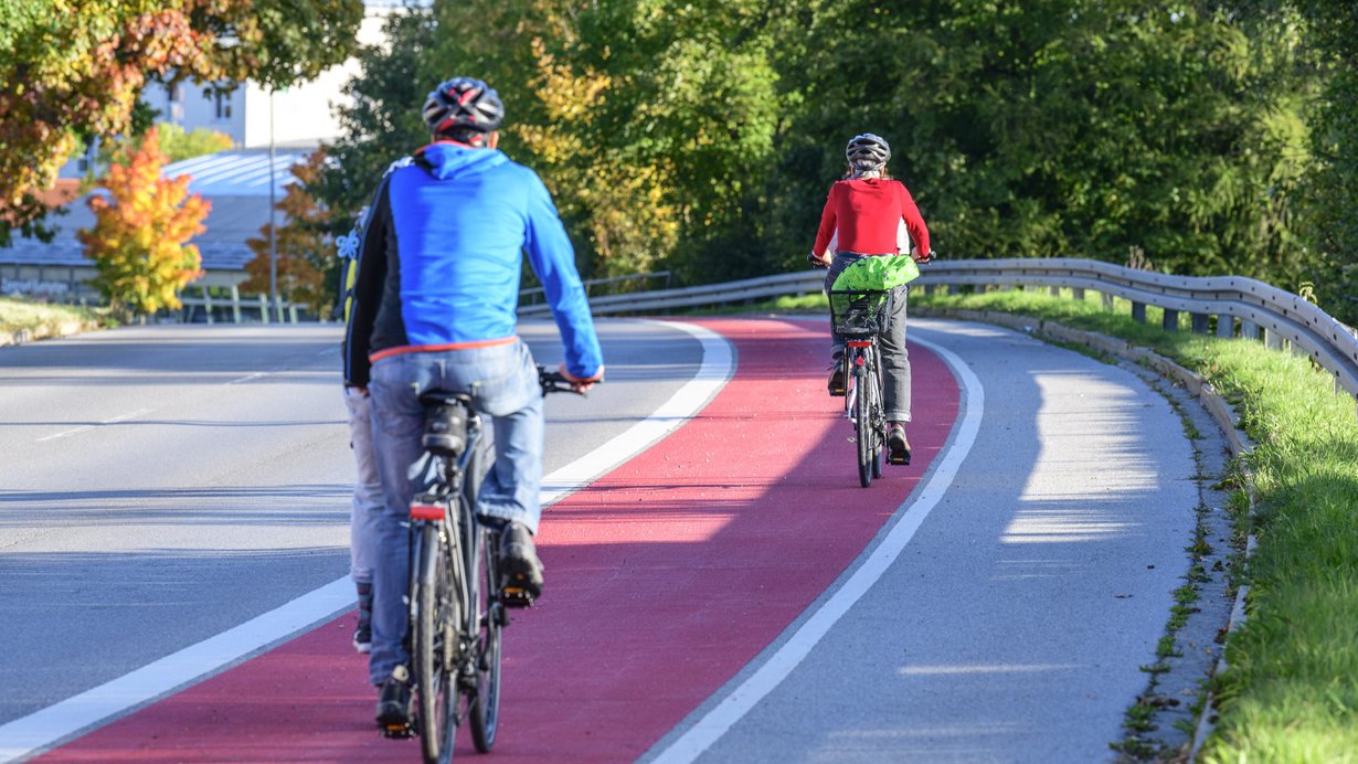 Fahrradfahrer auf Radweg