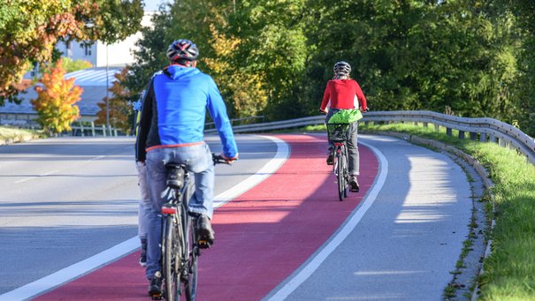 Fahrradfahrer auf Radweg