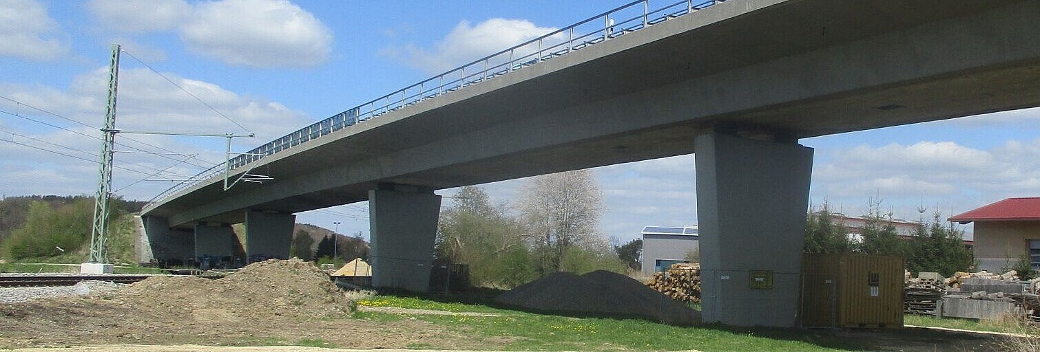 B 30, Brücke über die Bahn bei Hochdorf
