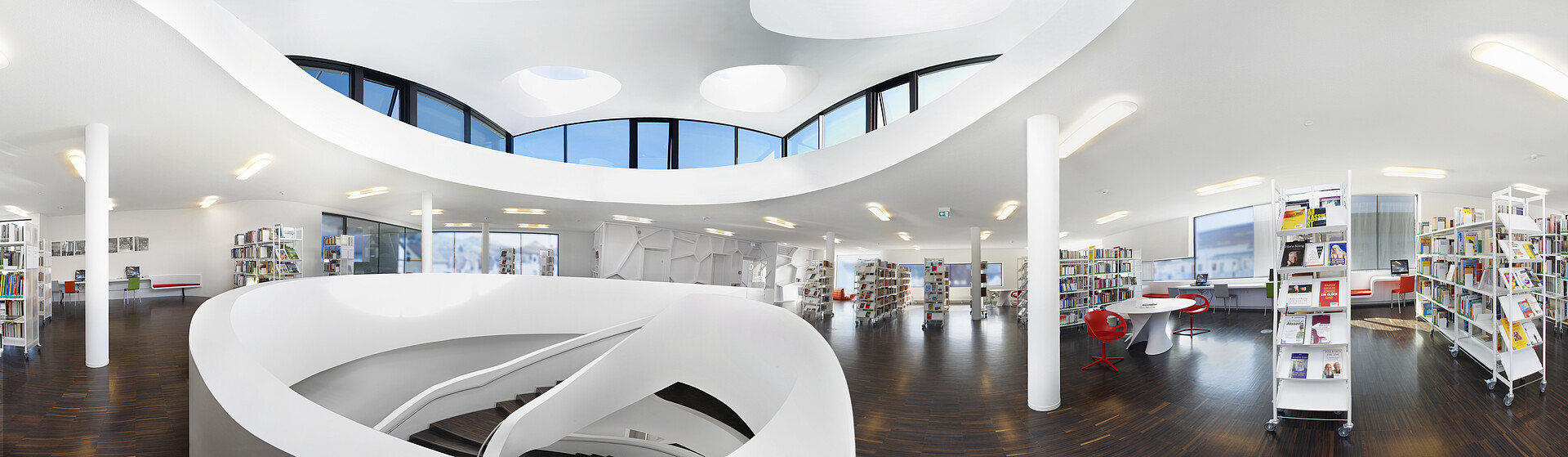 Das Bild zeigt eine Bibliothek in Oberkirch