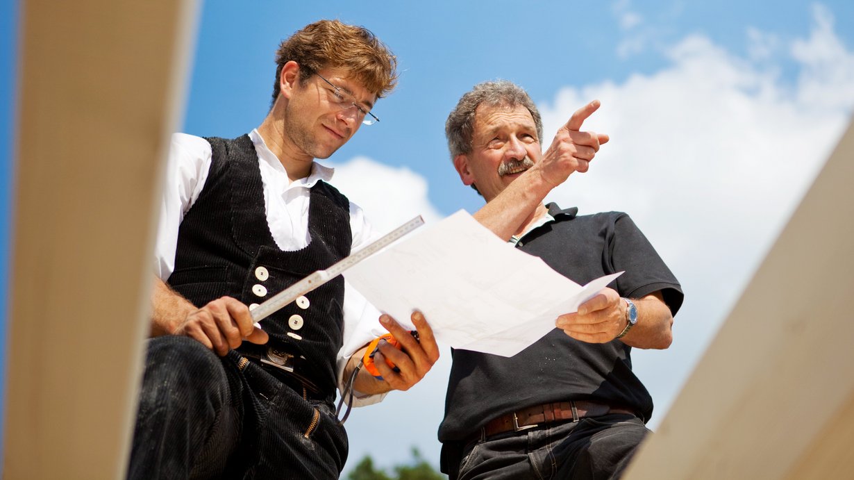 Zimmermänner auf dem Dach