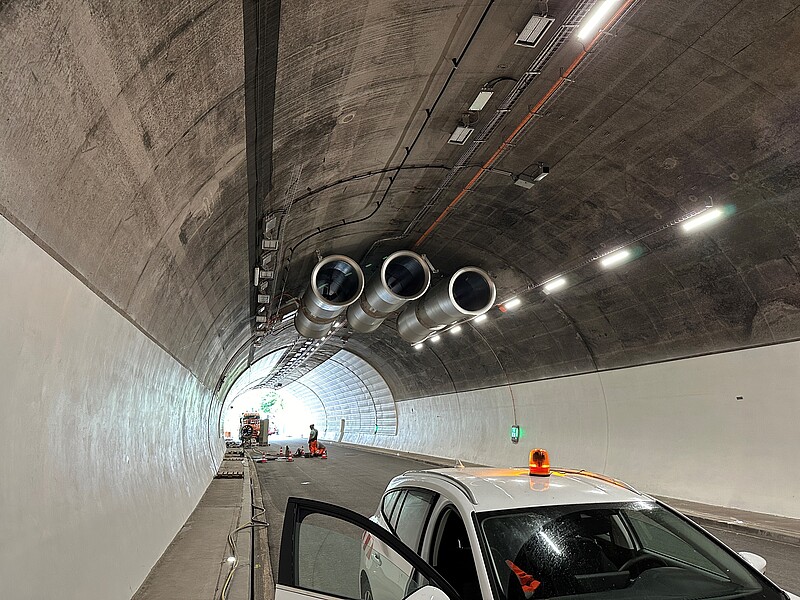 Neue Strahlenventilatoren und Beleuchtung im Sommerbergtunnel
