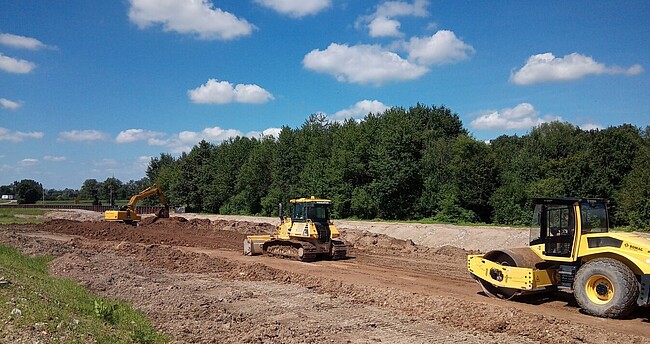 Herstellung des neuen Acherdammes südlich der Industriestraße