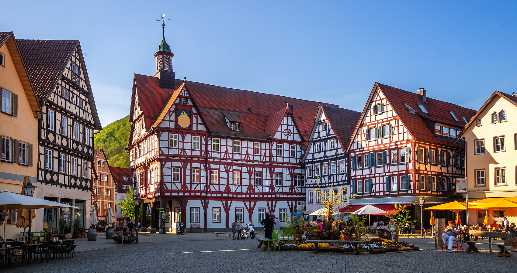 Blick auf Marktplatz und Rathaus in Bad Urach