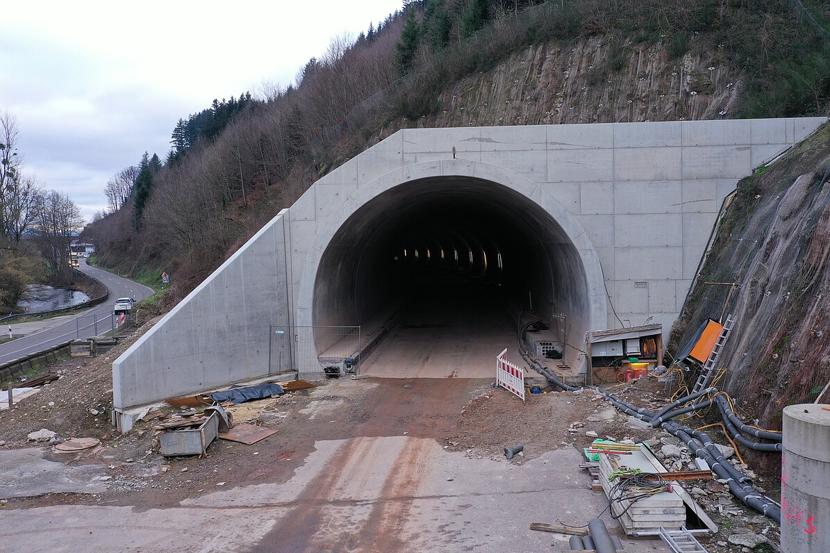 Blick auf den Auseingang des Tunnels