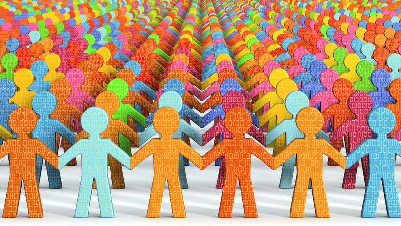 Papierschlange aus lauter bunten Männchen