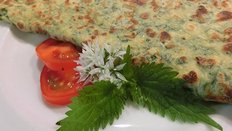 (8) Der fertige Pfannkuchen wird serviert. Guten Appetit!