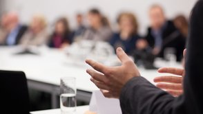 Menschen bei einem Seminar