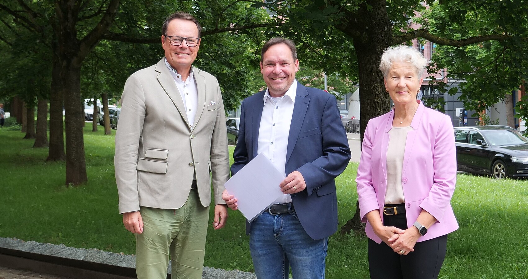 V.l.n.r.: Regierungspräsident Klaus Tappeser, Referatsleiter Frank Maier und Abteilungsleiterin Andrea Bär