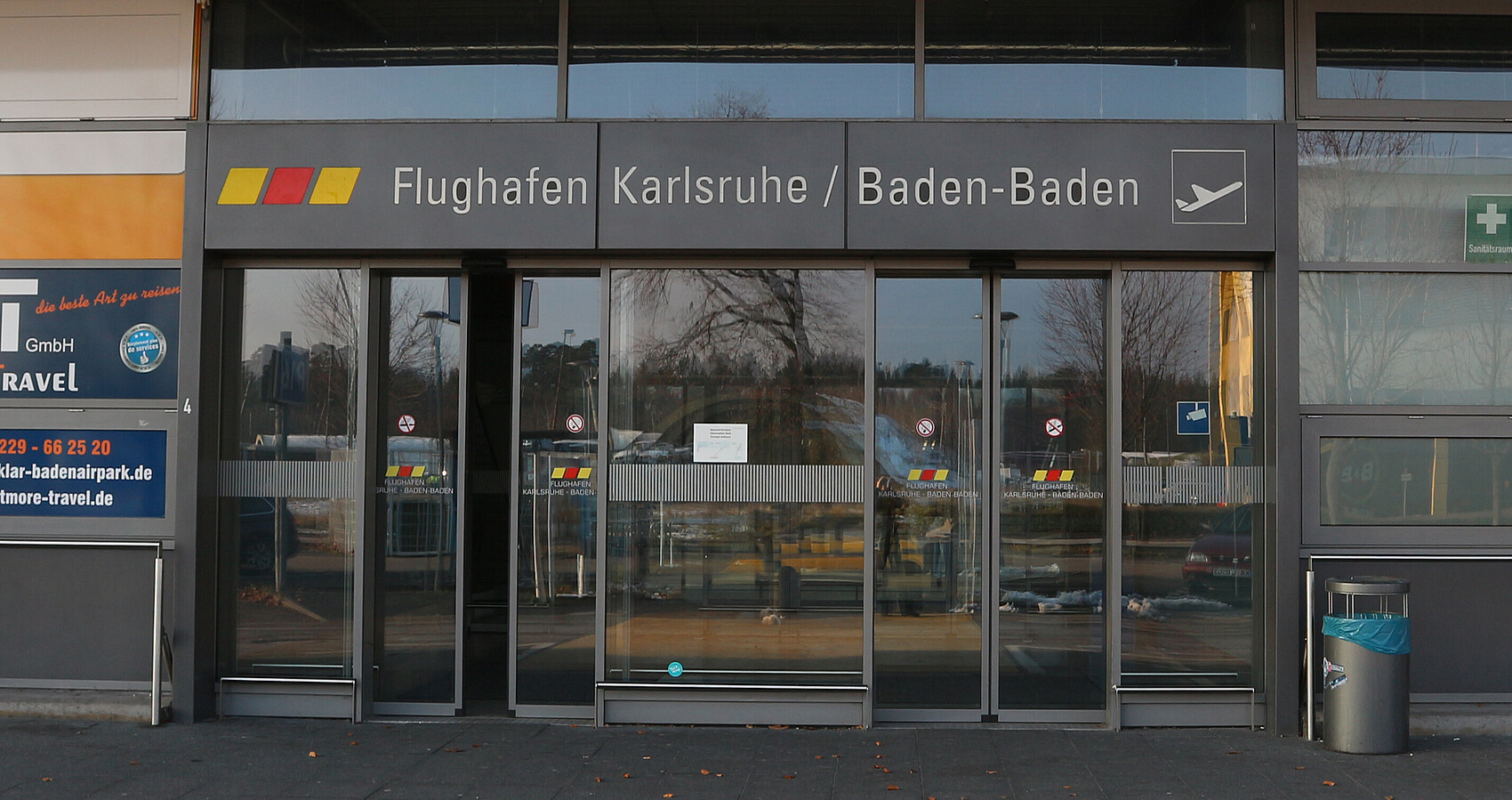 Eingang zum Flughafen Karlsruhe/Baden-Baden