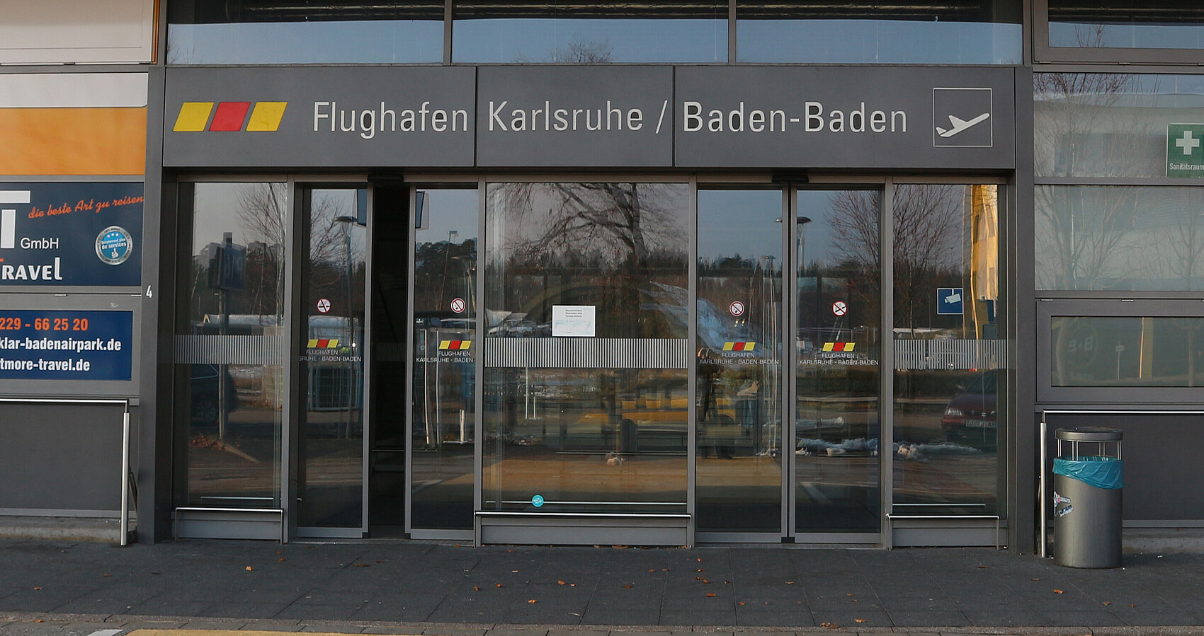 Eingang zum Flughafen Karlsruhe/Baden-Baden