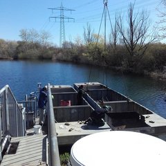 Montage des Pontons (=Schwimmplattform) auf dem Großen Walthersee