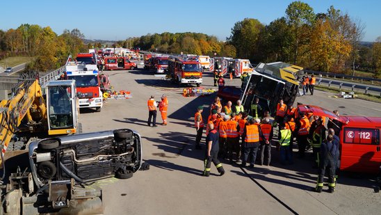 Katastrophenschutzübung "Heißer Süden" 2017 - gestellter Unfall auf Bundesstraße