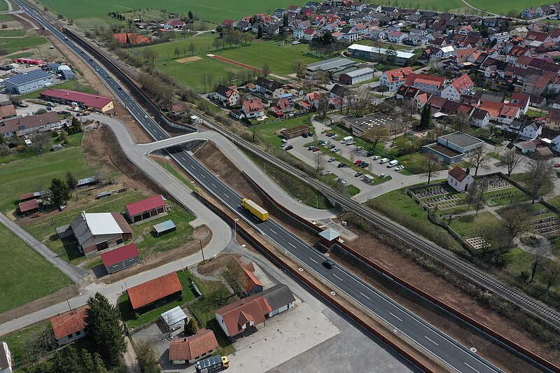 Drohnenansicht der Strecke bei Kiebingen vom April 2022