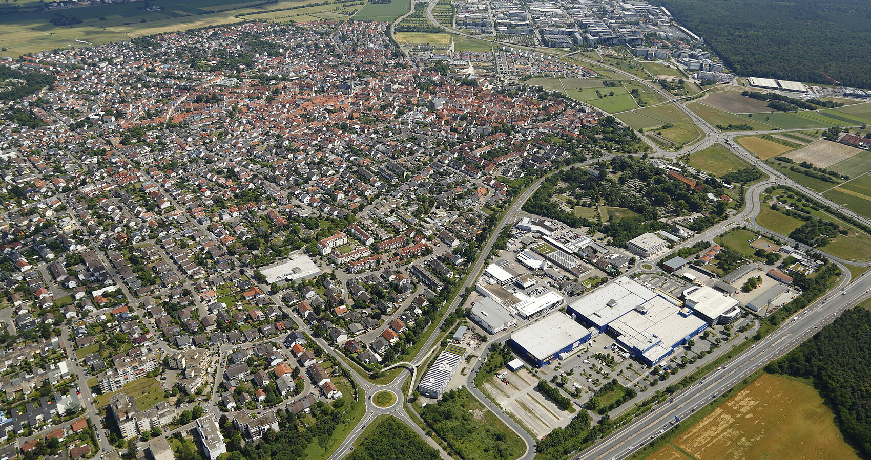 Luftbild von Walldorf mit SAP SE, Heidelberger Druckmaschinen AG, MLP SE und Wiesloch im Hintergrund