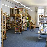 Kinderbereich mit Spielturm in der Stadtbibliothek "Alte Schule" Sigmaringen