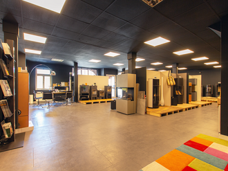 Auf diesem Bild sehen Sie Ofenausstellung. 