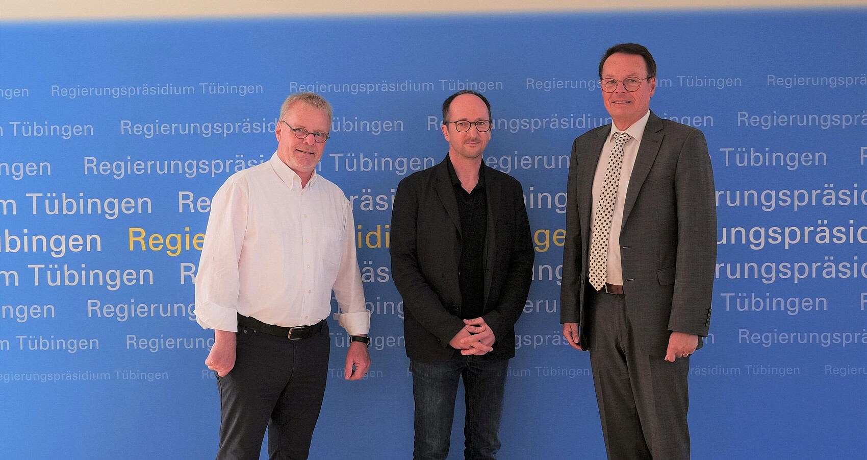 Das Foto zeigt Abteilungsleiter Dietmar Enkel, Andreas Grangler und Regierungspräsident Klaus Tappeser; Fotografie: K-Stelle, Regierungspräsidium Tübingen