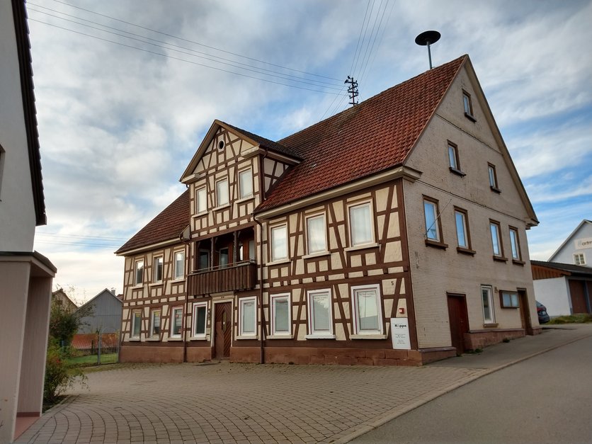 Außenansicht des Gebäudes Schulstraße 5, Neubulach