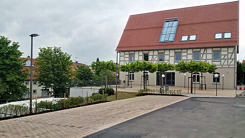 Geislingen, Buergerhaus und Vereinshaus Harmonie mit Vorplatz
