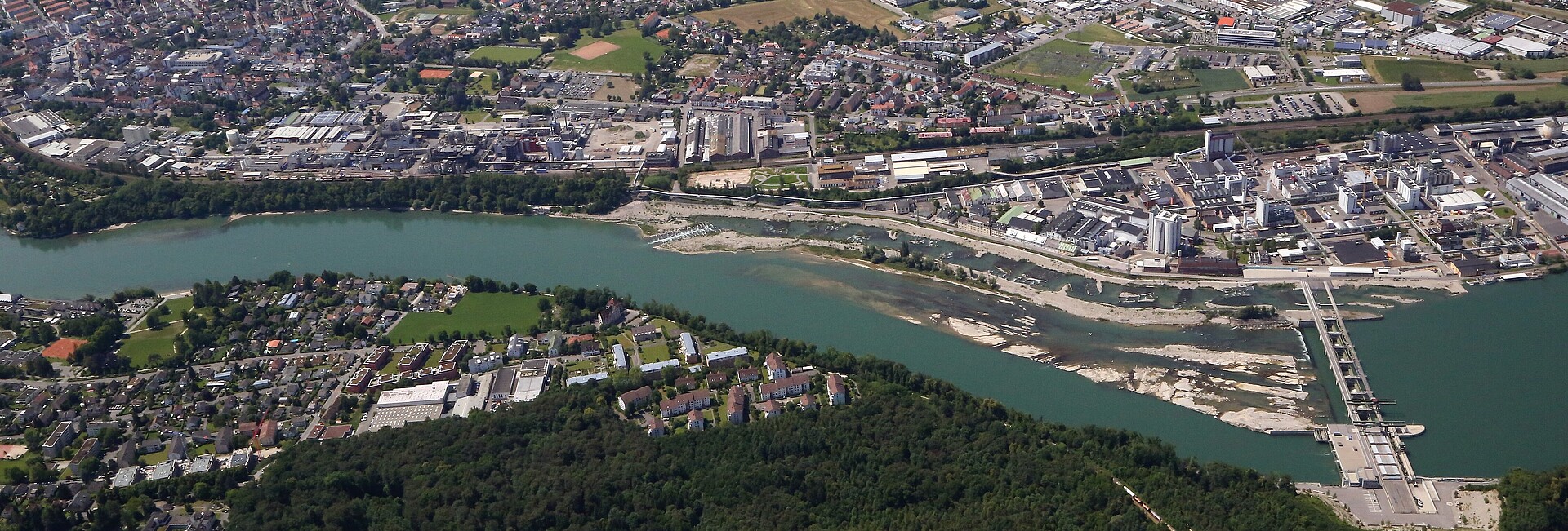 Luftaufnahme des Geländes von Evonik, einer Firma in Rheinfelden