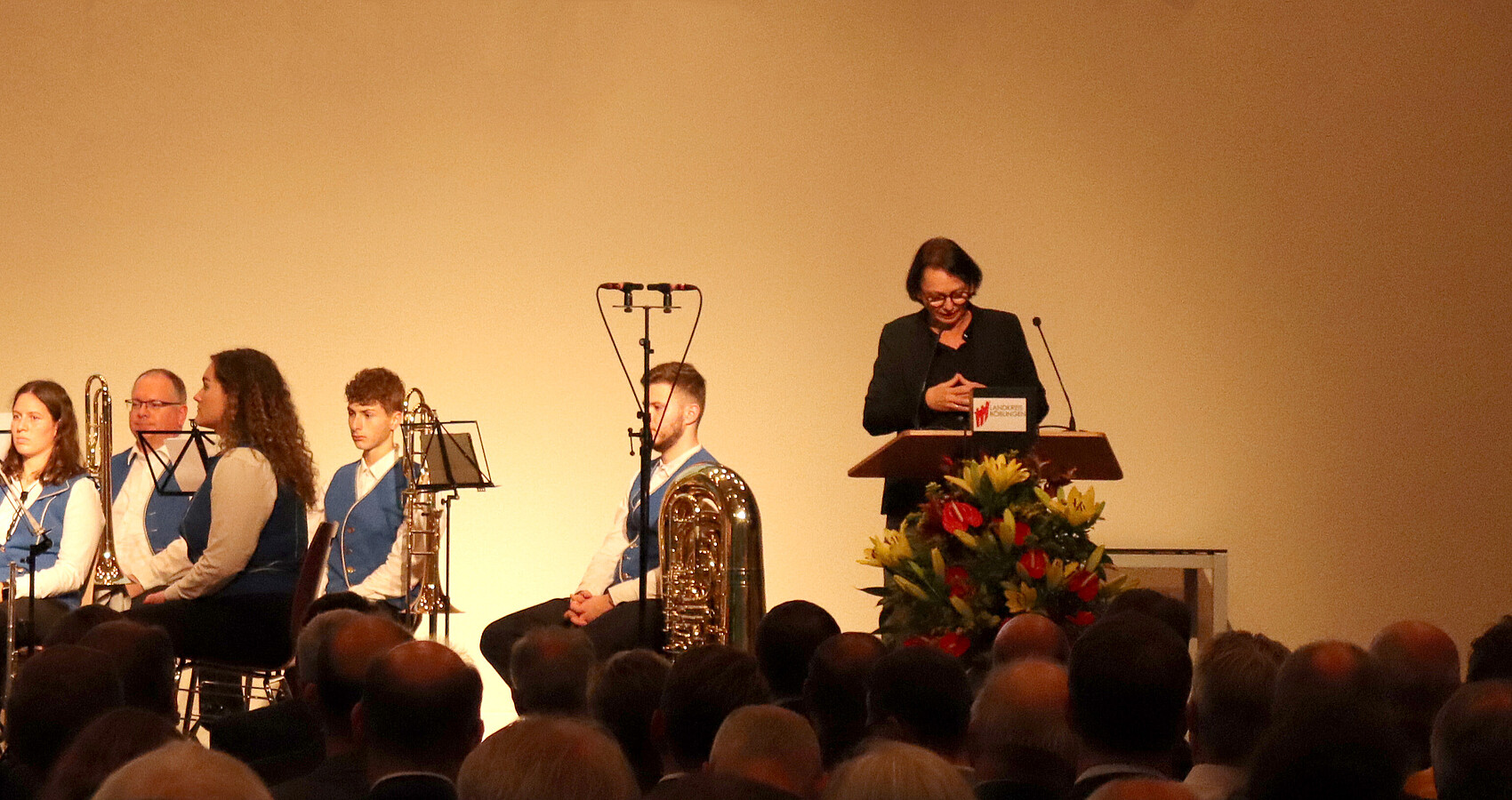 Regierungspräsidentin Susanne Bay spricht auf der Wiedereinsetzung und Wiederverpflichtung von Landrat Roland Bernhard in Böblingen