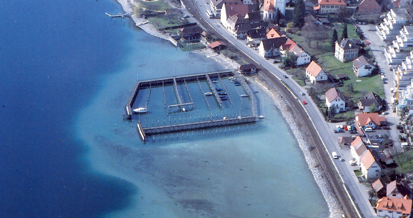 Bild zeigt die Siedlung von oben als Luftbild