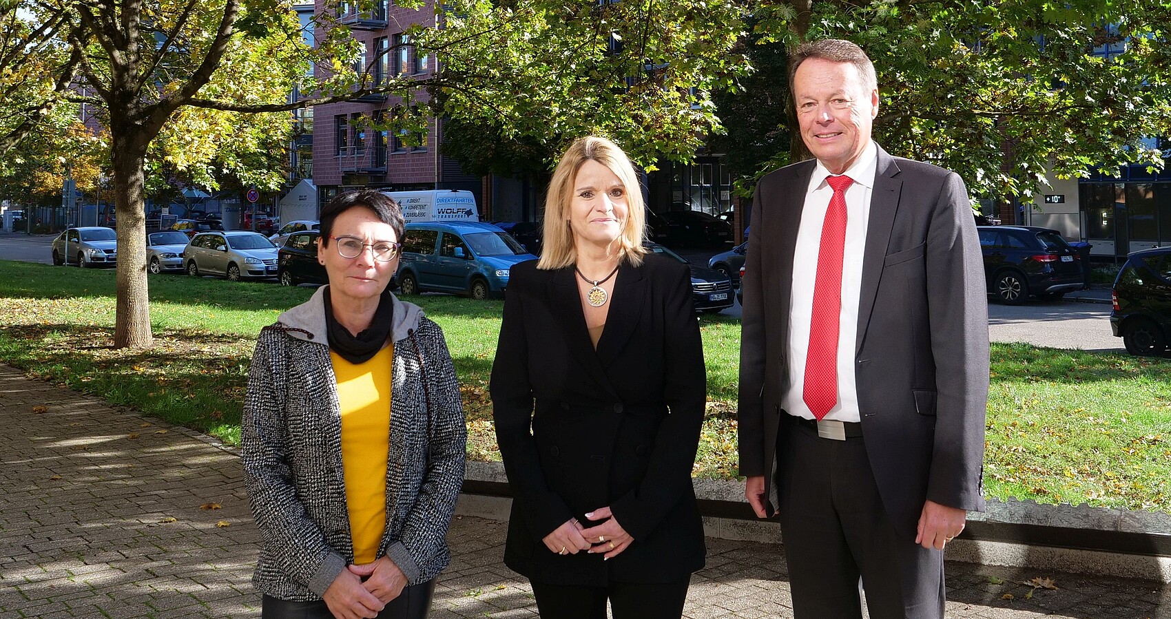 Abteilungspräsidentin Petra Stark, Dr. Andrea Bihlmayer (Mitte) und Regierungspräsident Klaus Tappeser