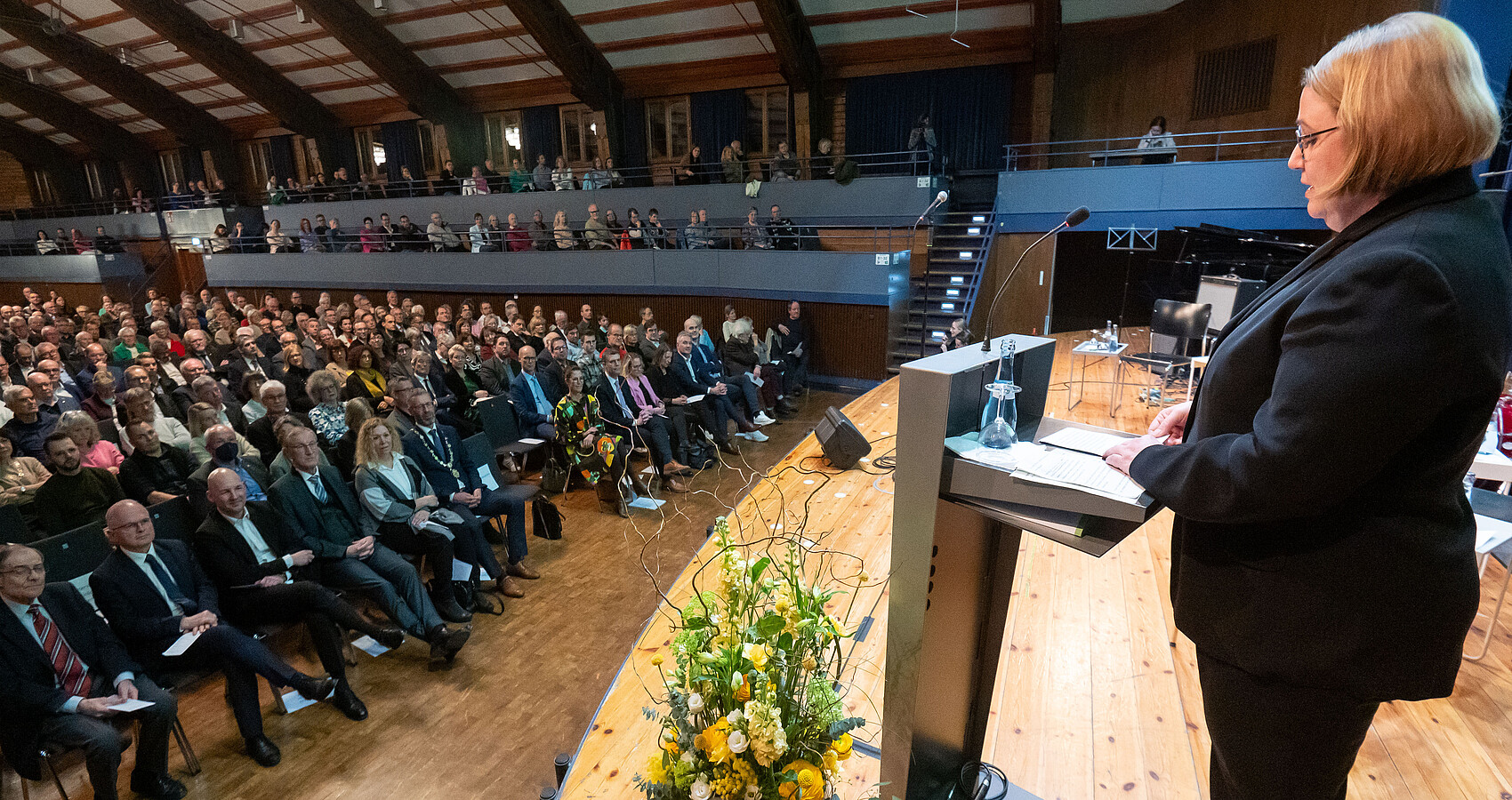 Regierungsvizepräsidentin Sigrun von Strauch bei Ihrer Rede zur Verabschiedung von Oberbürgermeister Thomas Sprißler