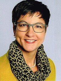 Ulrike Wolf, Referatsleiterin 74
