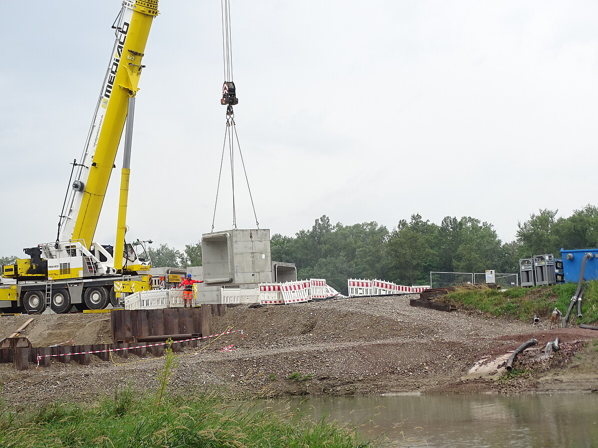 Einlassbauwerk für den Hochwasserrückhalteraum Breisach / Burkheim