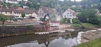 Auf diesem Bild sehen Sie den Abbruch der Widerlagerbank
