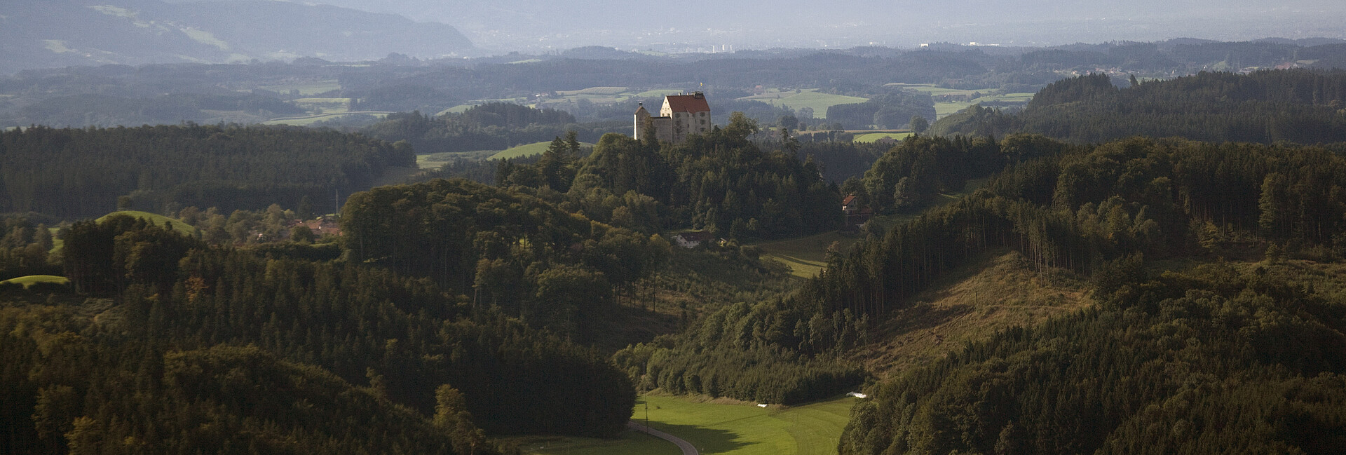 Blick von oben auf Landschaft bei Waldburg