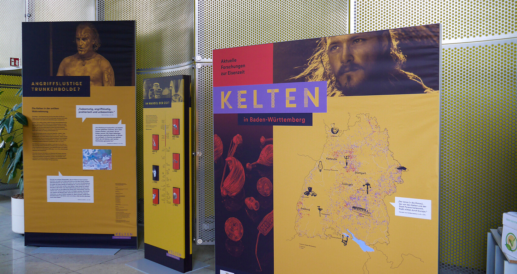 Impression der Ausstellung im Hauptgebäudes des Regierungspräsidiums Stuttgart in Vaihingen