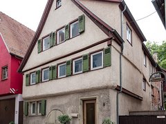 Bild zeigt die Vorderseite des Gebäudes