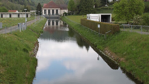 Wasserkraftwerk Fridingen mit Kanal