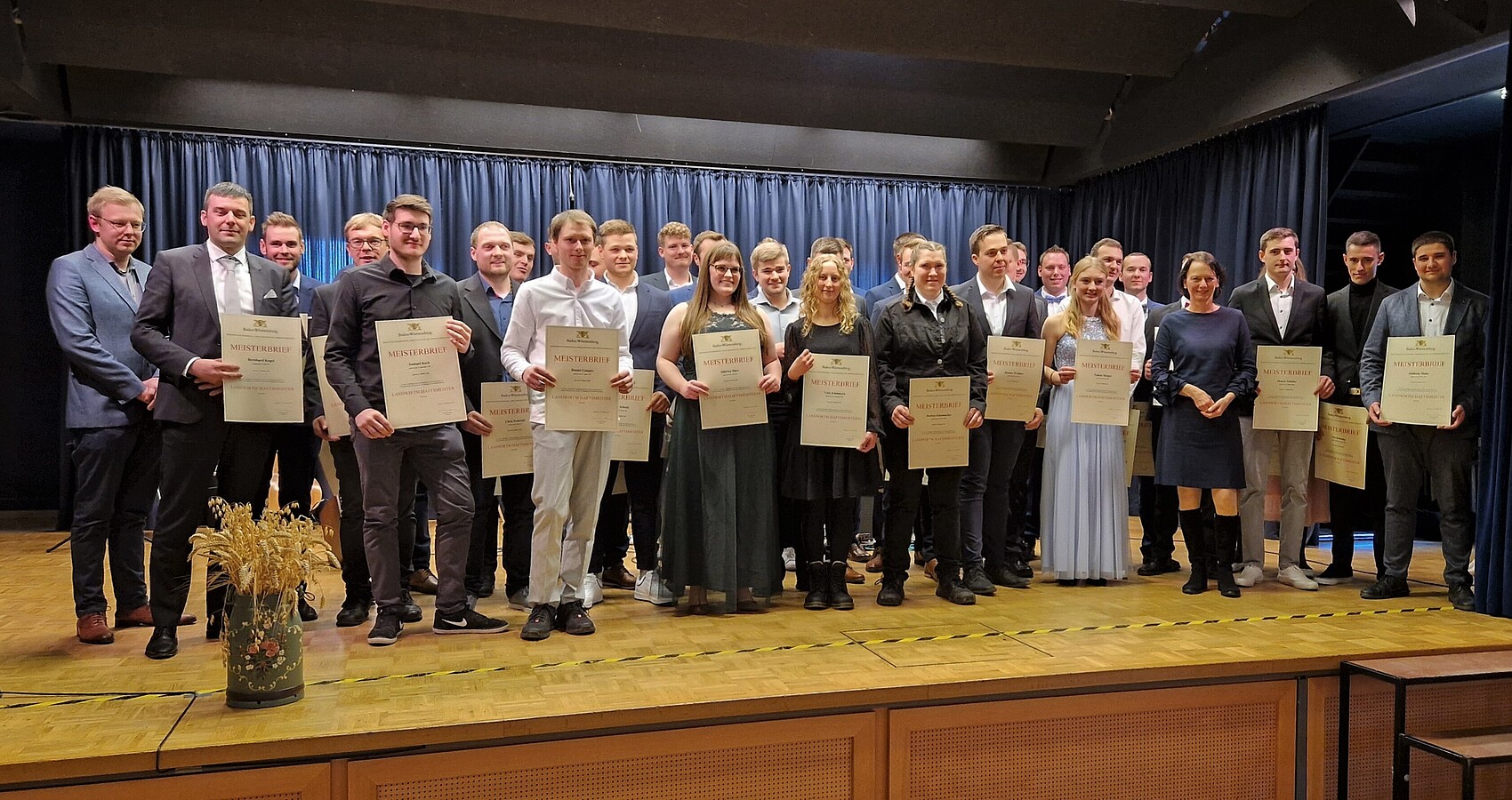 Gruppenbild der Meisterbriefübergabe