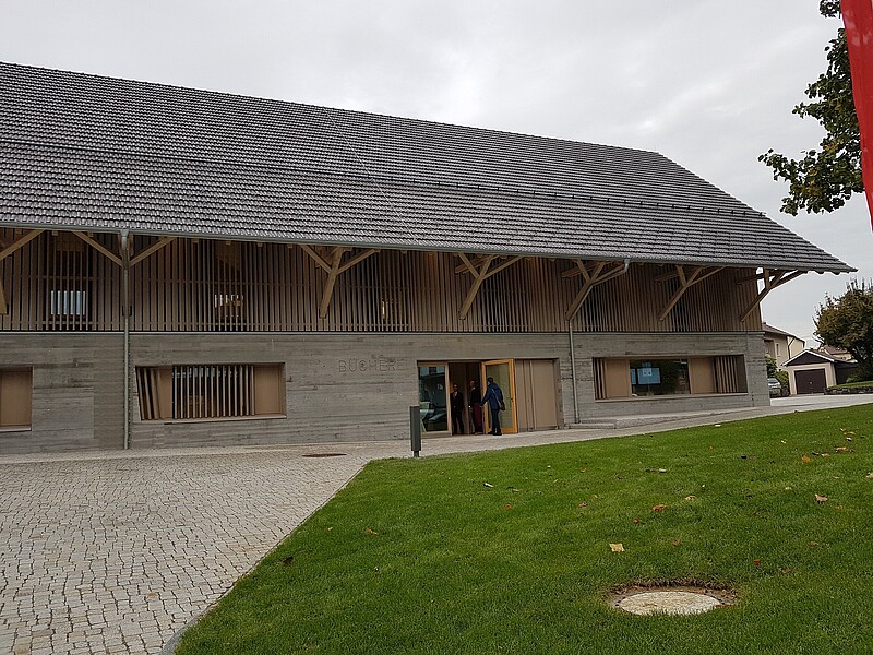 Historisches Gebäude umgebaut zur Bücherei Kressbronn - in der Hefigkofener Straße mit Veranstaltungsraum