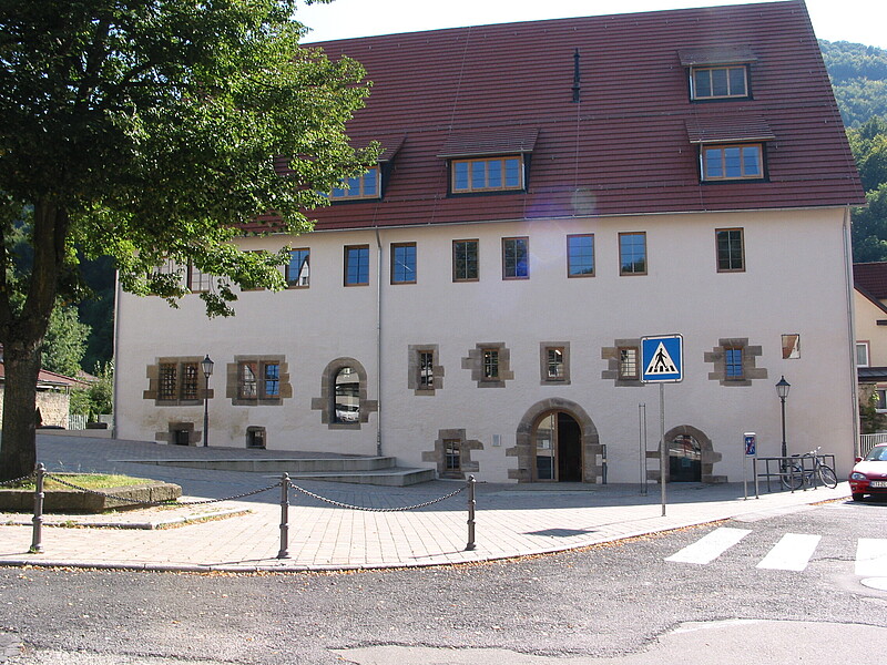 Gebäude der Stadtbücherei Bad Urach in der Schloßmühle 
