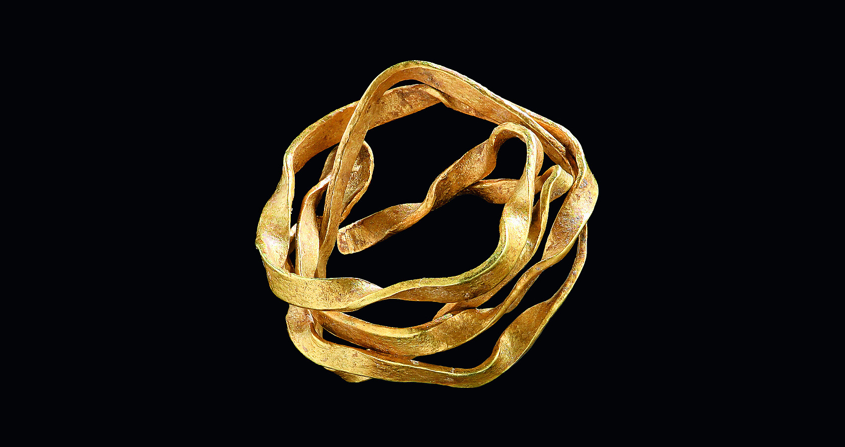 Das Spiralröllchen aus Golddraht fand sich als Beigabe in einem frühbronzezeitlichen Frauengrab in Ammerbuch-Reusten