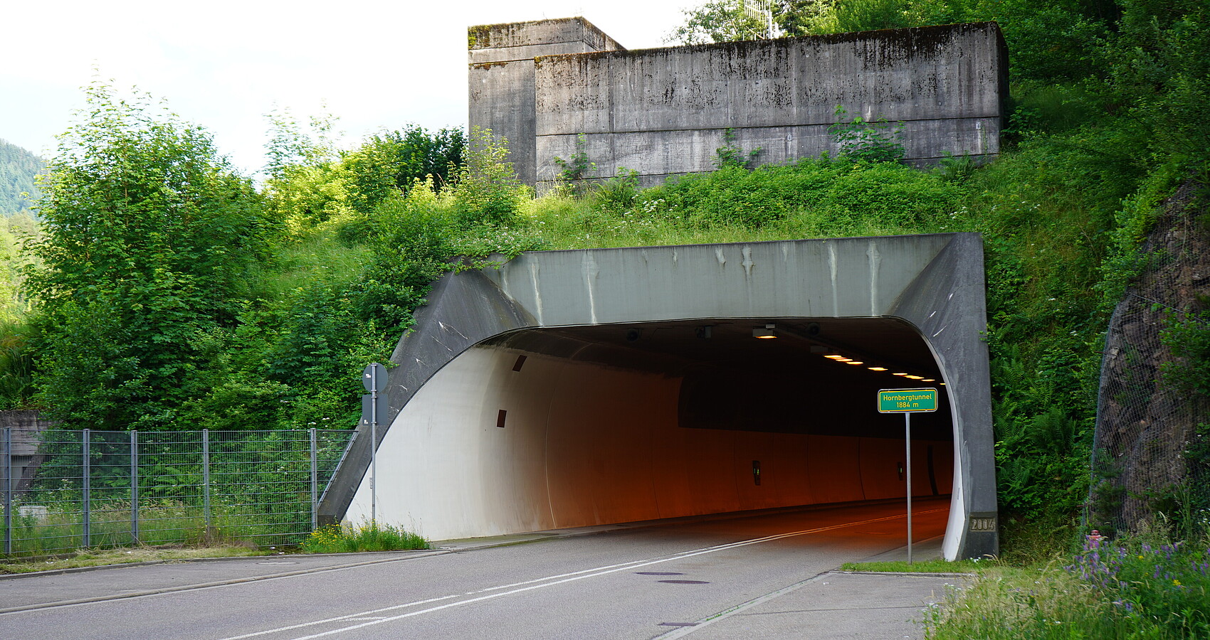 Einfahrt des Hornbergtunnels an der B 33