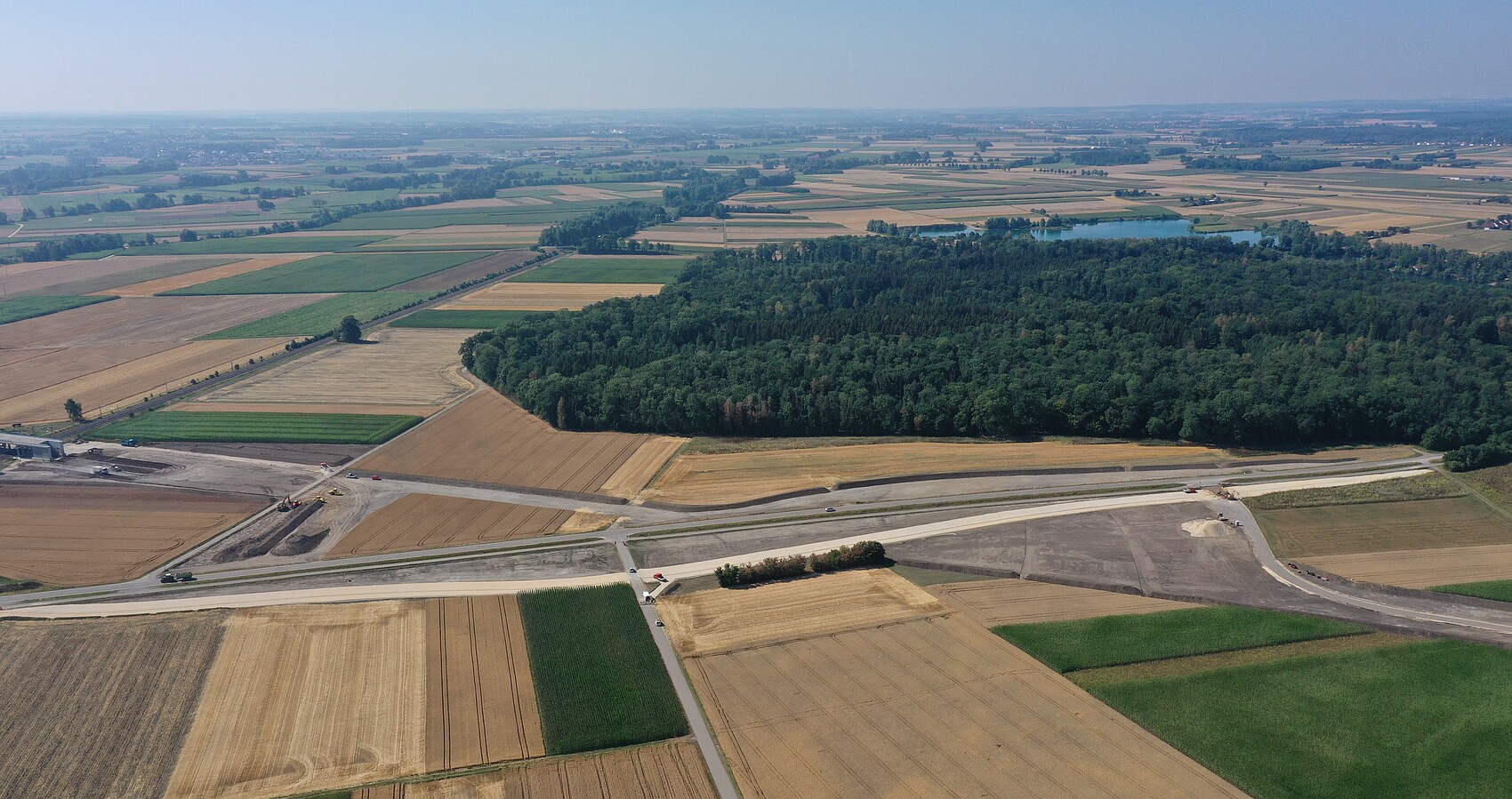 Das Foto zeigt ein Luftbild von der Baustelle an der B 311, Querspange zur B 30 bei Erbach