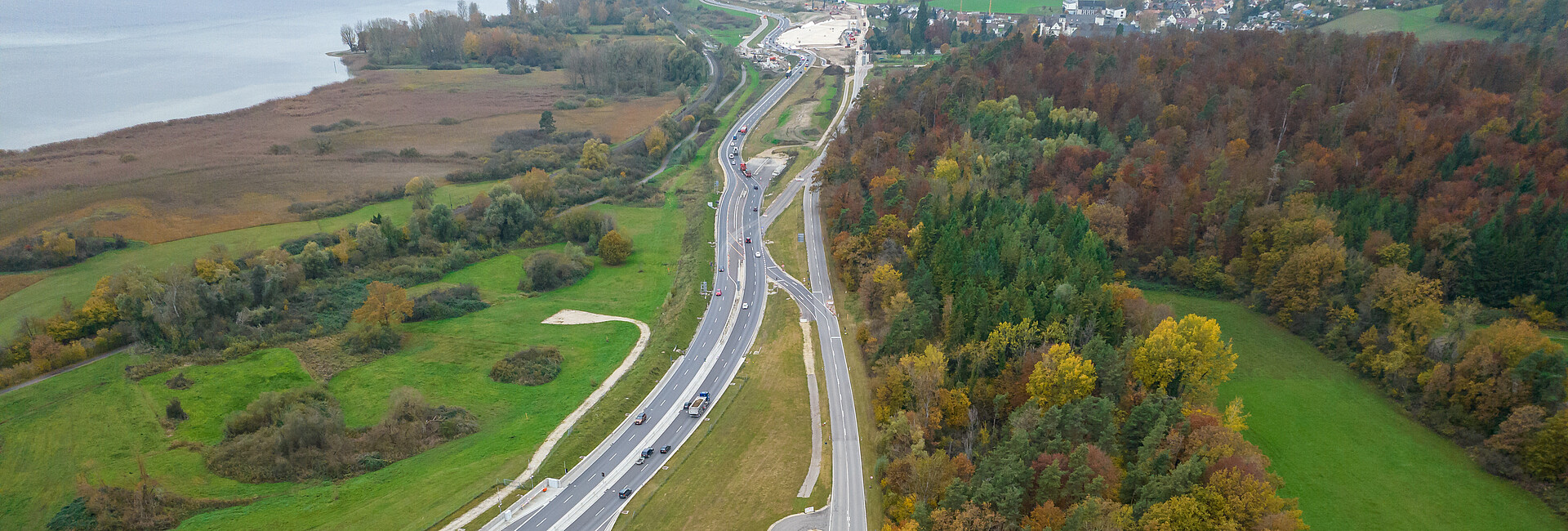 Blick von KN Richtung Hegne; Links unten: Portal Tunnel Waldsiedlung 