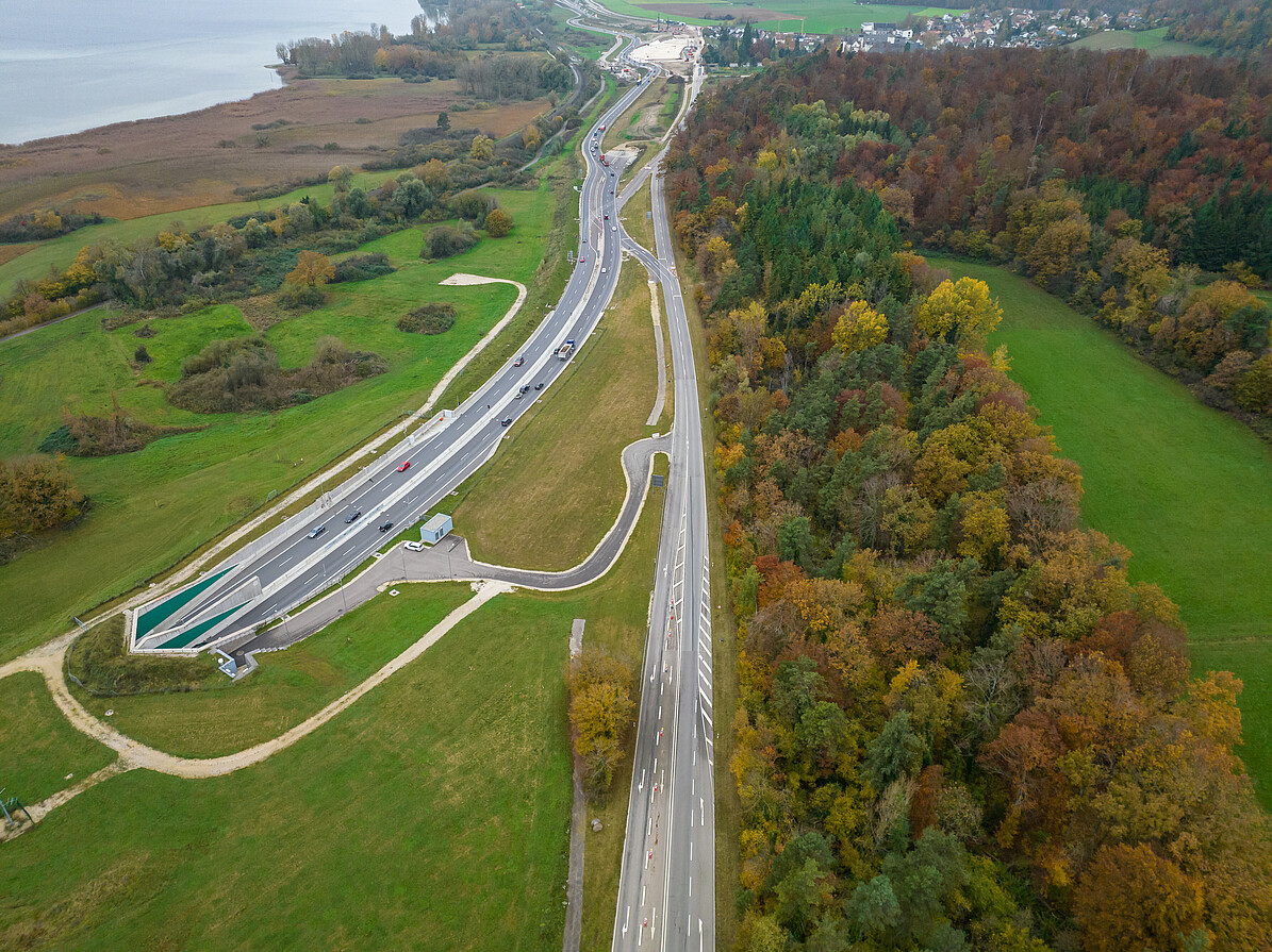 Blick von KN Richtung Hegne; Links unten: Portal Tunnel Waldsiedlung 