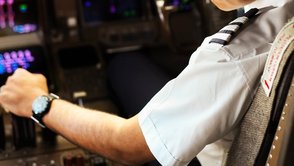 Bild zeigt Pilot im Cockpit