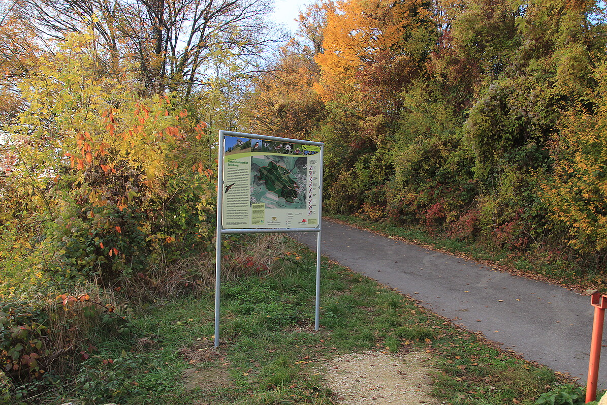 Informationstafel am Zugang zum Naturschutzgebiet