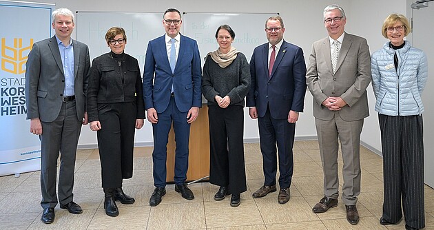 (von links): Steffen Bilger MdB, Silke Gericke MdL, Siegfried Lorek MdL, Regierungspräsidentin Susanne Bay, Oberbürgermeister Nico Lauxmann, Landrat Dietmar Allgaier und Raphaela Sonnentag